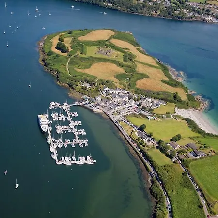 Houseboat In Botel Kinsale