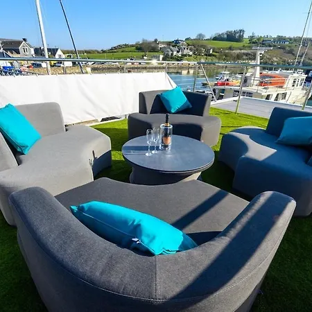 Botel Houseboat In Kinsale